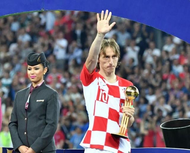 湖人112-124国王遭4坏消息！艾顿仍低迷，配角起伏大，攻守全崩！